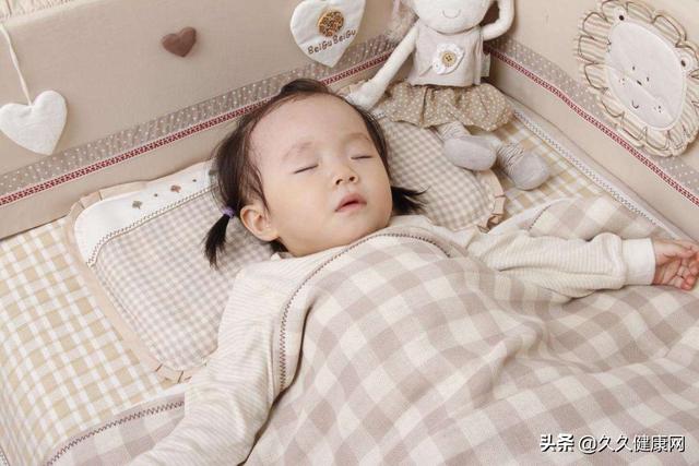 睡扁头真的会脸大吗？孩子刚睡扁头还能纠正吗？