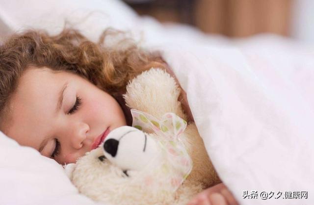 睡扁头真的会脸大吗？孩子刚睡扁头还能纠正吗？